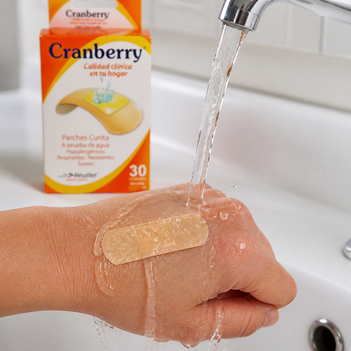Parches Curita A Prueba de Agua Cranberry 30 Un